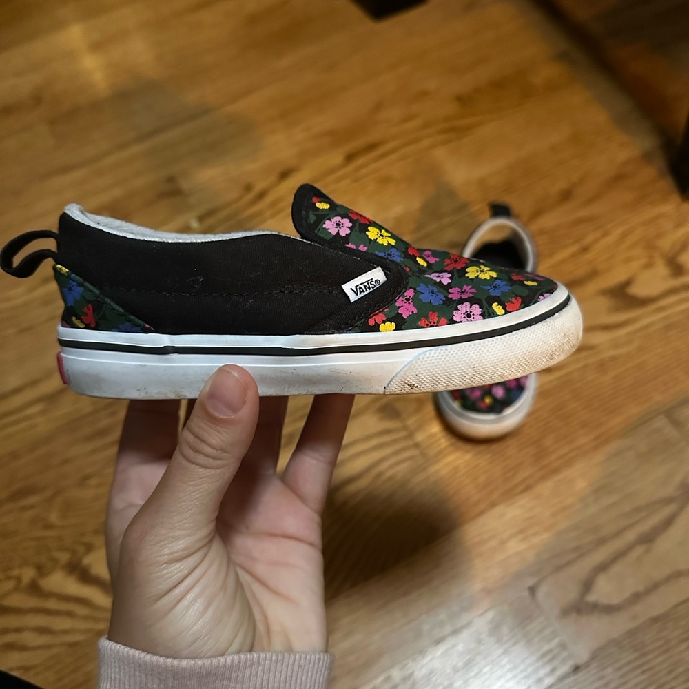 Vans Black Slip-On Sneakers with Classic Design - Picture 3 of 5